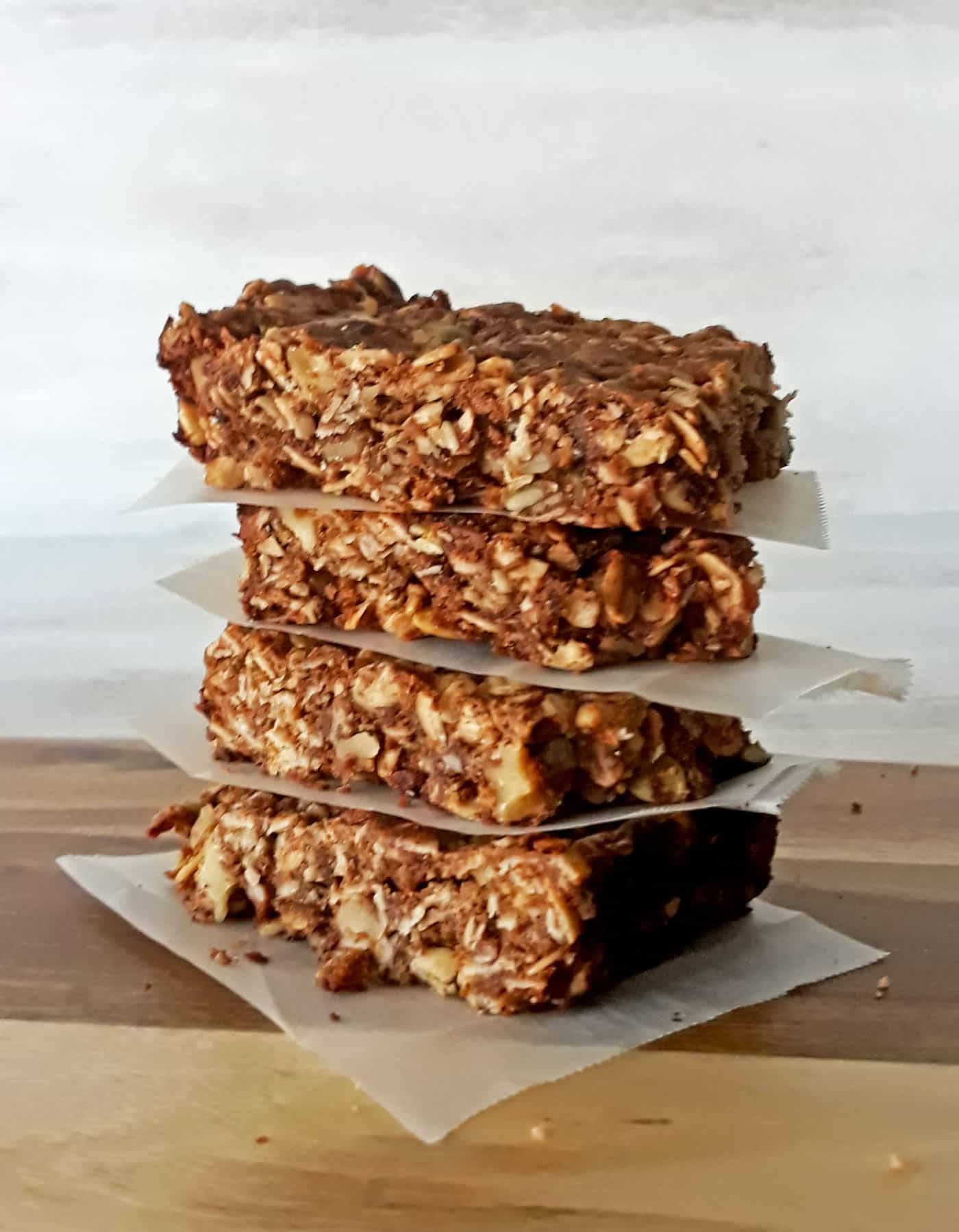 barritas de cereal sobre una mesa