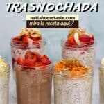 Seis frascos de avena trasnochada con toppings variados como fresa, piña, zanahoria y nueces. Ideal para mostrar ideas creativas de desayuno saludable.