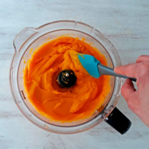 puré de calabaza en procesador de alimentos