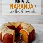 torta de naranja sobre una mesa blanco