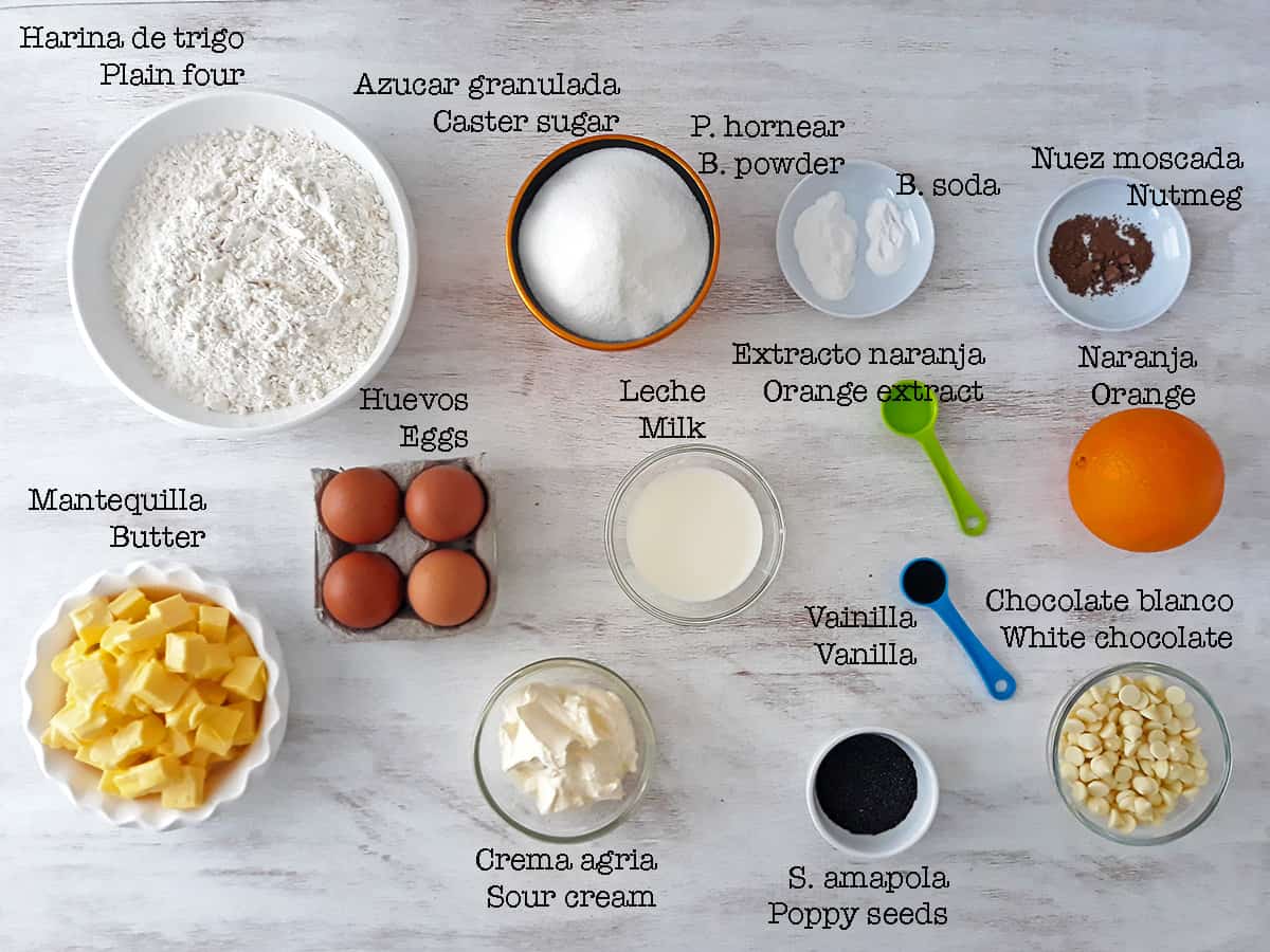 ingredientes para preparar un pastel de naranja y semillas de amapola