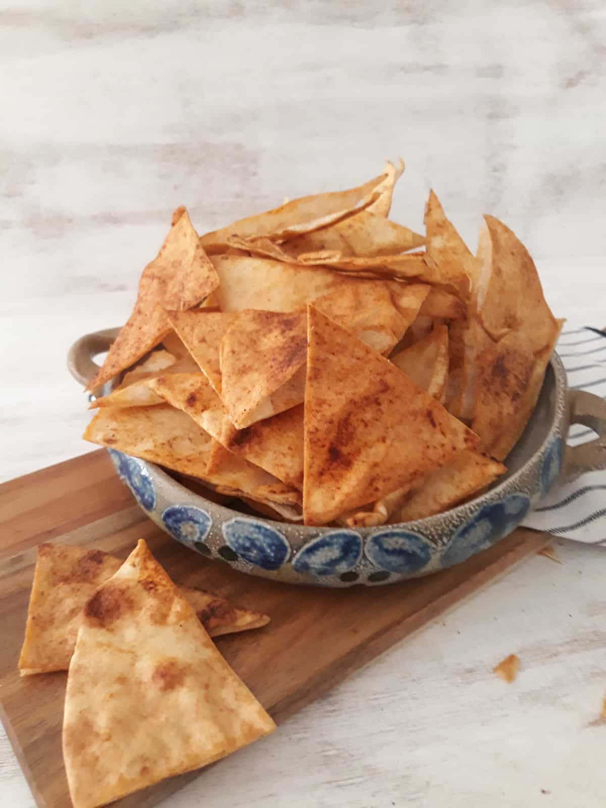 chips de pita en un bol