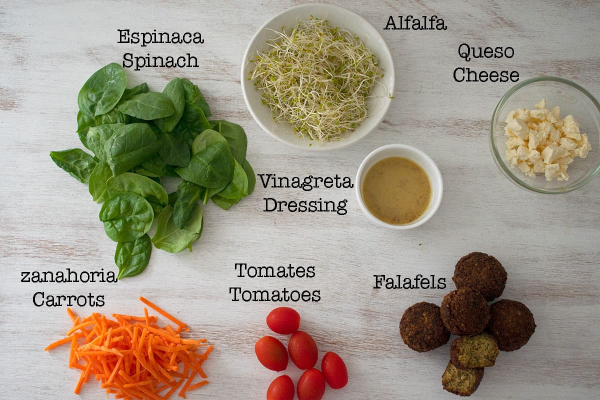 ingredientes para una ensalada de falafels