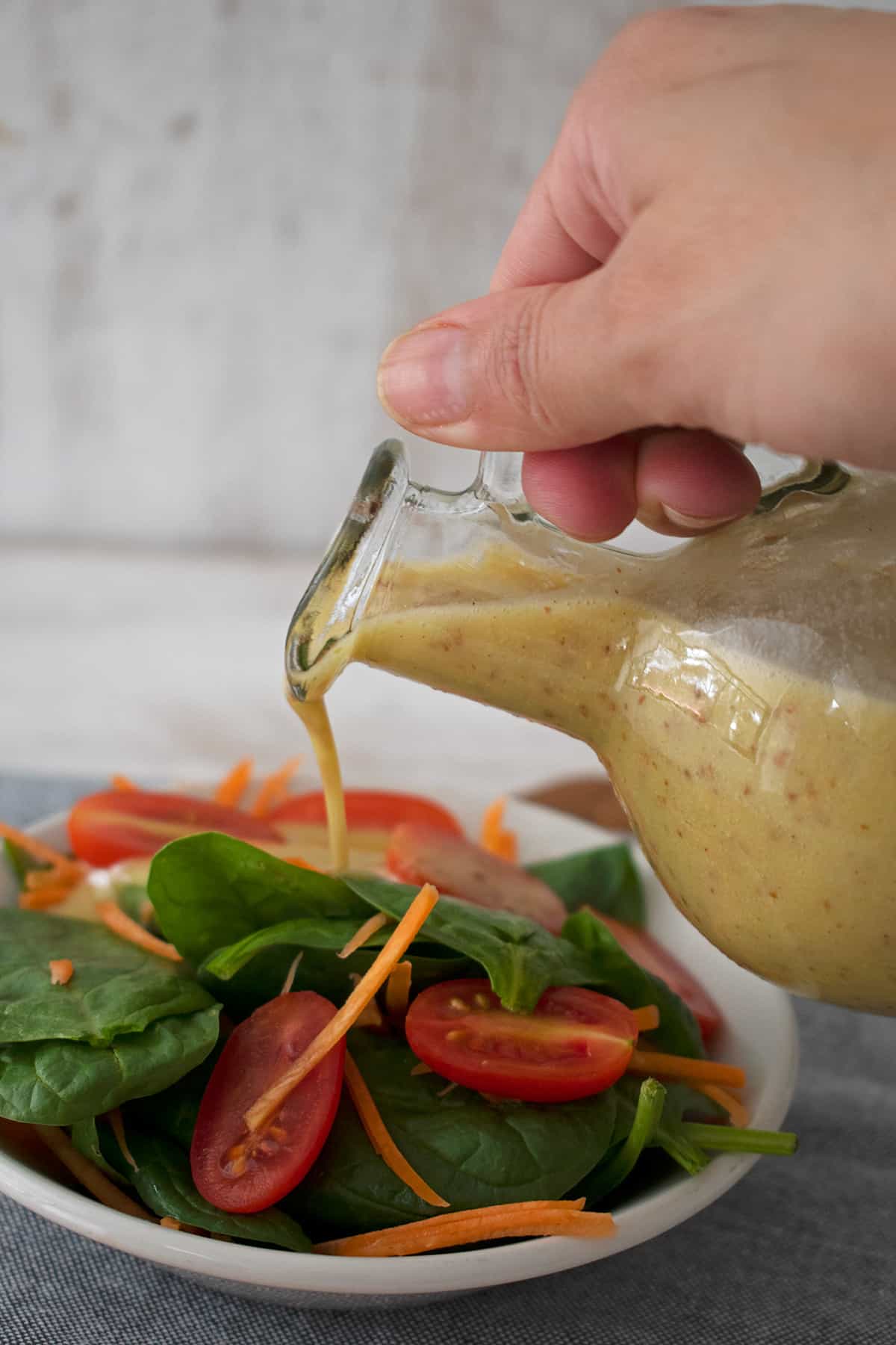 vinagreta  con ensalada de espinacas y tomates