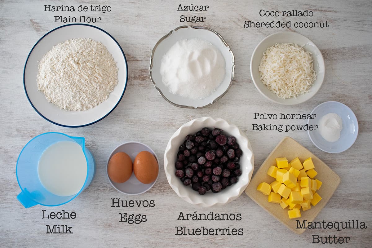 Ingredientes para preparar muffins de arándanos y coco