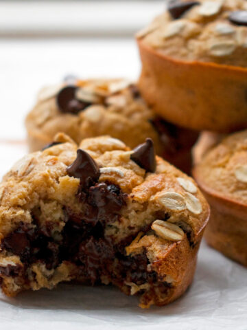 muffins de banana acabados de salir del horno