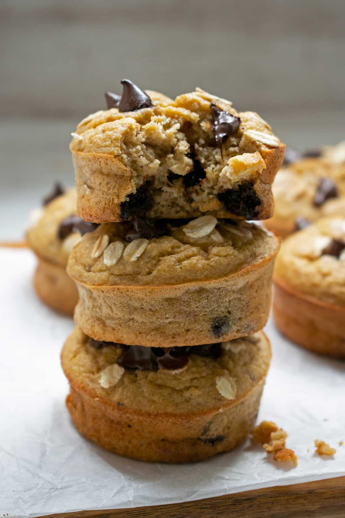 muffins de banana uno sobre el otro