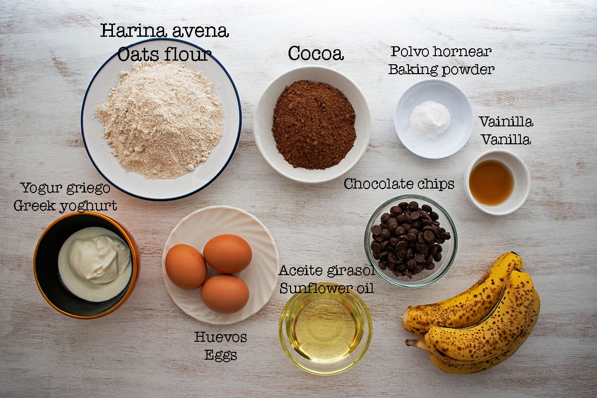 Ingredientes para preparar pan de chocolate y banana sin azúcar 