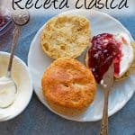 scones servidos con mermelada y crema