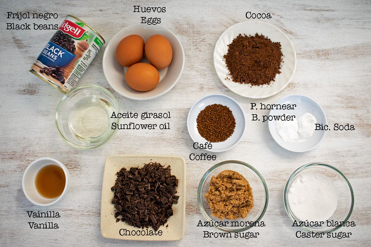 Ingredientes necesarios para preparar receta de brownies de frijol negro