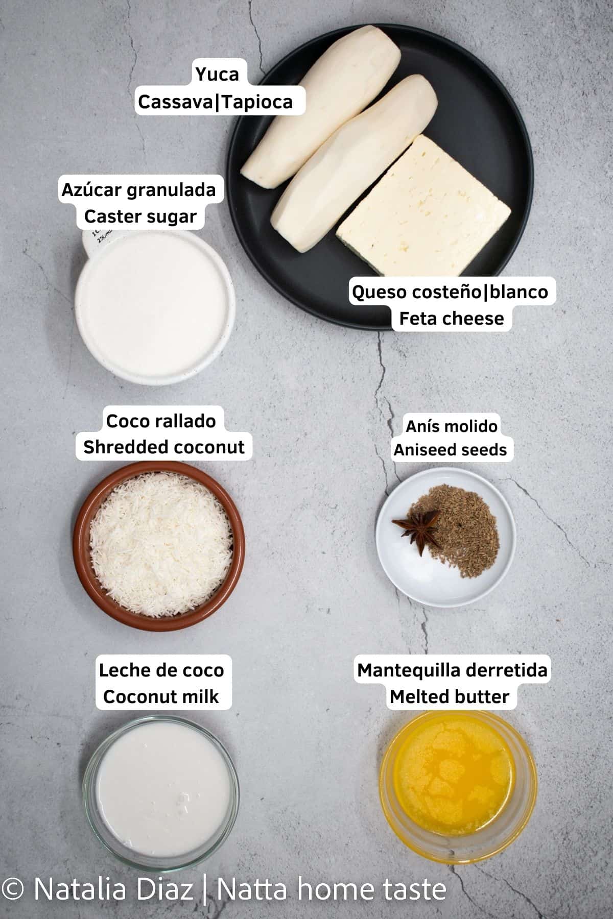 Enyucado ingredientes. Yuca, queso feta, azúcar, coco rallado, anís molido, leche de coco y mantequilla derretida.