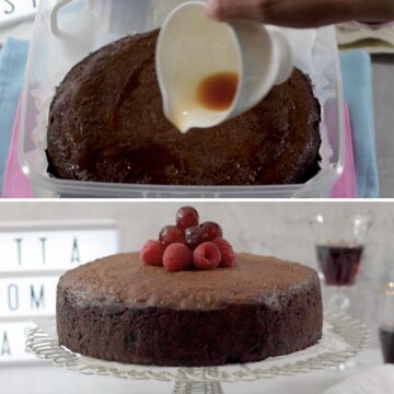 Torta  negra envinada con cerezas frescas y glaseado en la parte de arriba.