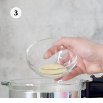 contenedor transparente con gelatina sin sabor