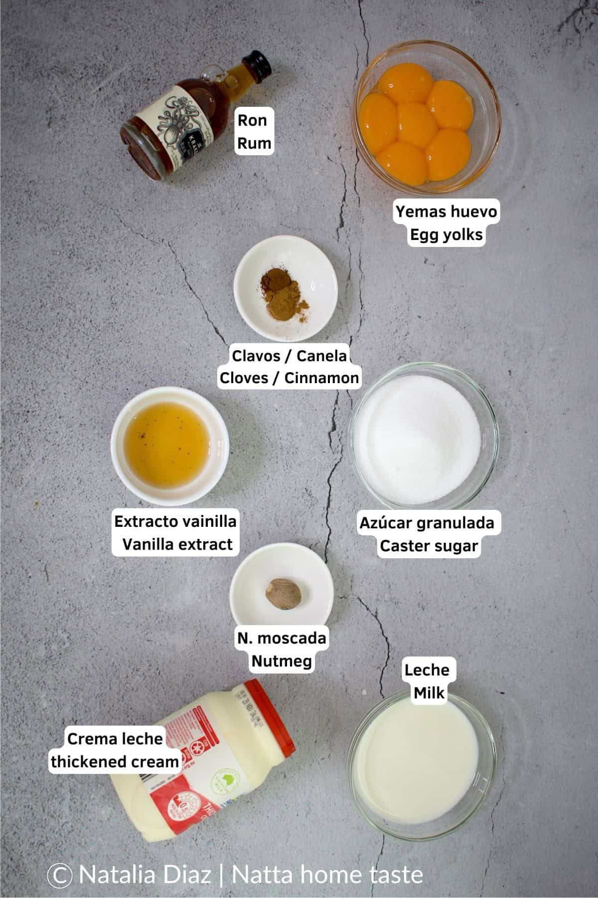 ingredientes para preparar un Rompope o sabajón. Leche, azúcar, yemas de huevo, ron, canela, nuez moscada y crema