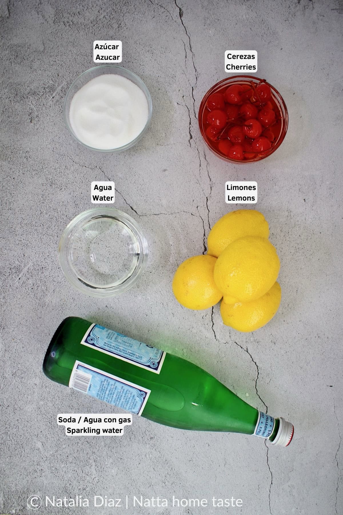 ingredientes para una limonada de cerezas. Limones frescos, soda o agua con gas, cerezas en almíbar, agua y azúcar 
