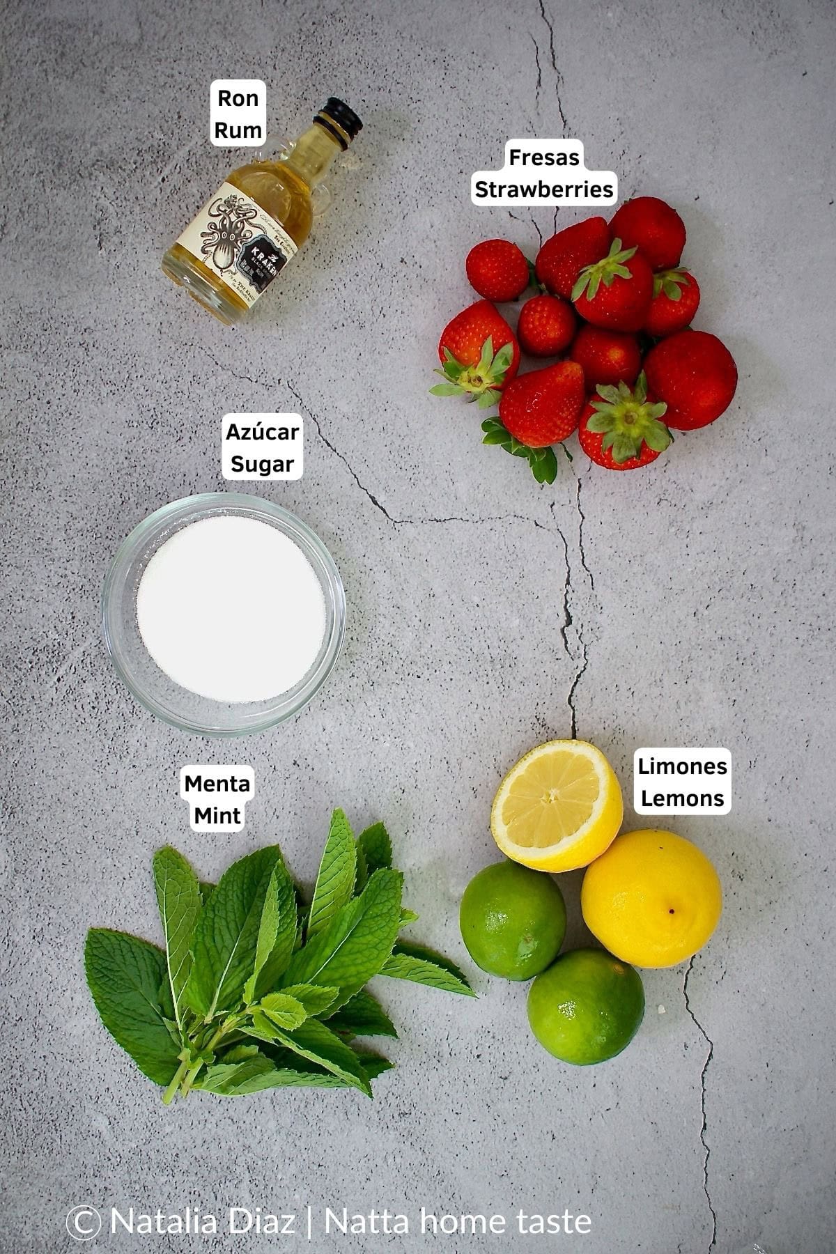 ingredientes para preparar un mojito de fresa en licuadora. Fresas, ron, limones, azúcar, menta