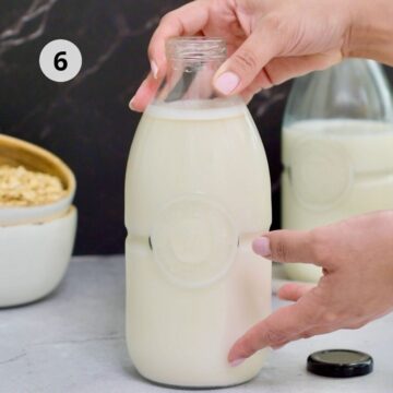 frasco de vidrio de un litro con leche de avena casera recién preparada.