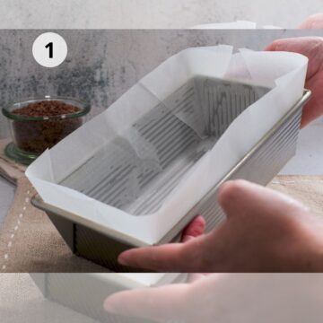 Molde forrado con papel para hornear